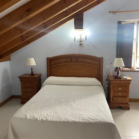 Posada La Cabana De Salmon Сантильяна-дель-Мар Экстерьер фото