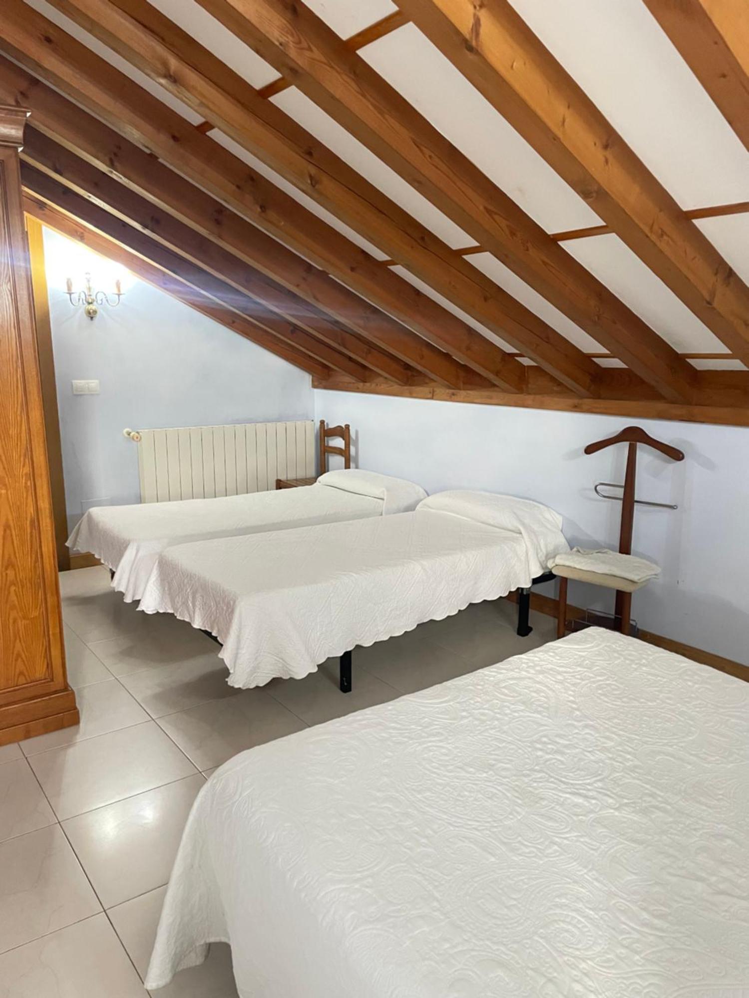 Posada La Cabana De Salmon Сантильяна-дель-Мар Экстерьер фото