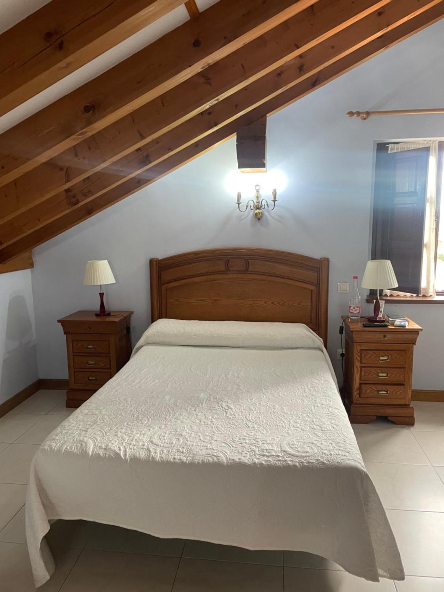 Posada La Cabana De Salmon Сантильяна-дель-Мар Экстерьер фото