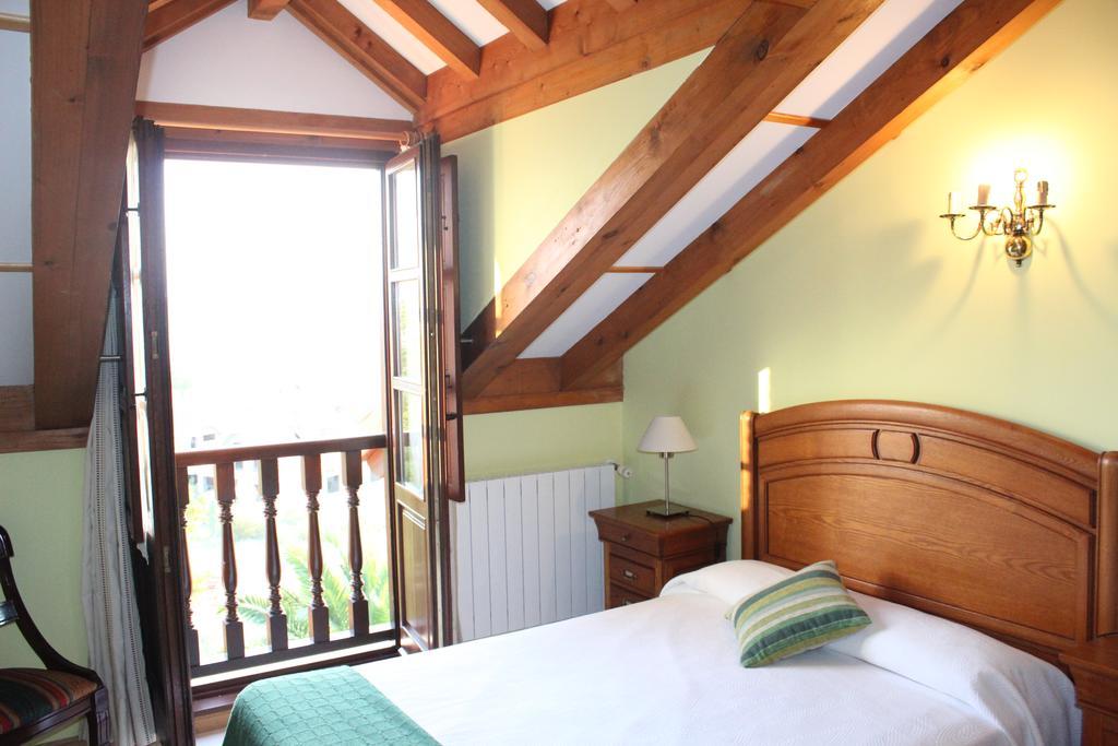 Posada La Cabana De Salmon Сантильяна-дель-Мар Экстерьер фото
