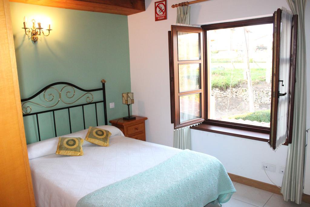 Posada La Cabana De Salmon Сантильяна-дель-Мар Экстерьер фото