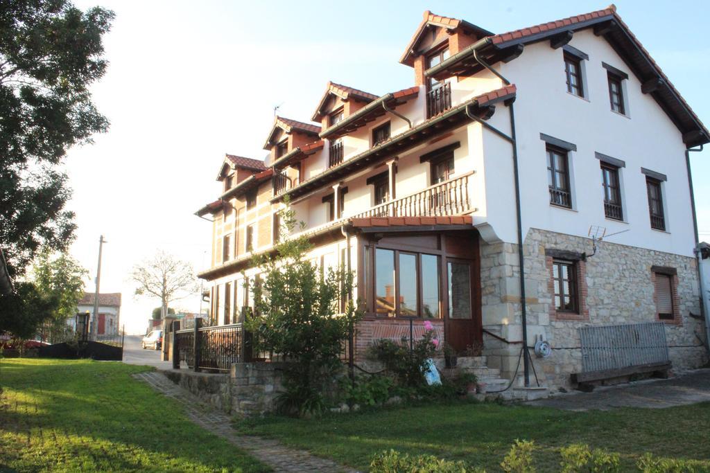 Posada La Cabana De Salmon Сантильяна-дель-Мар Экстерьер фото