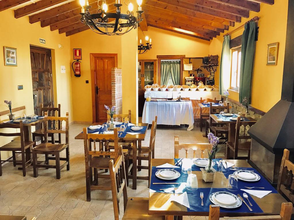 Posada La Cabana De Salmon Сантильяна-дель-Мар Экстерьер фото