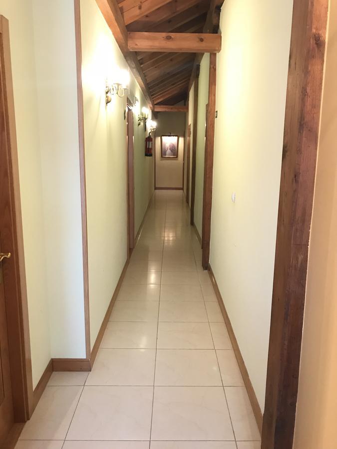 Posada La Cabana De Salmon Сантильяна-дель-Мар Экстерьер фото